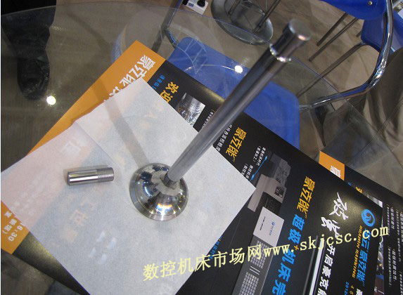 使用豪克能和普通机床加工零件对比