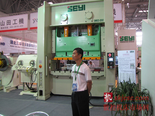 协易机械首次在国内展出最高端伺服冲压机床 协易机械首次在国内展出最高端伺服冲压机床