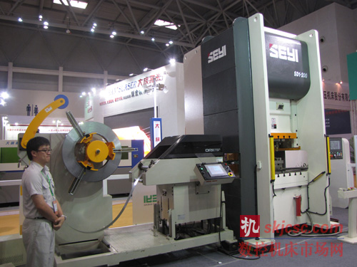 协易机械首次在国内展出最高端伺服冲压机床 协易机械首次在国内展出最高端伺服冲压机床