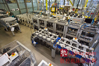 这些易格斯独立研发的iglidur高性能复合塑料材料要在面积达1,750 m²的测试实验室中经受持续的性能分析测试，这些测试集中在材料的磨损和摩擦性能，轴承产品的耐久性等领域。