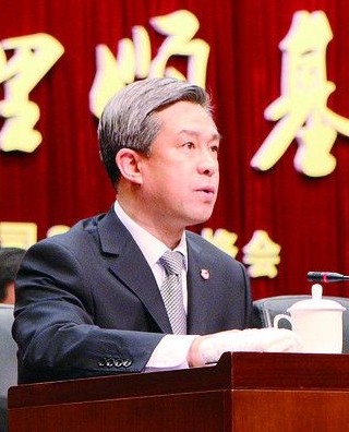 谭瑞松主持会议 谭瑞松主持会议