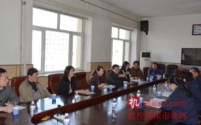 哈尔滨轴承制造有限公司两位领导对哈尔滨职业技术学院学生在单位表现给予高度评价
