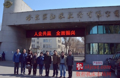 哈尔滨轴承制造有限公司两位领导对哈尔滨职业技术学院学生在单位表现给予高度评价