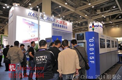 展商大族激光现展位前人头攒动 展商大族激光现展位前人头攒动
