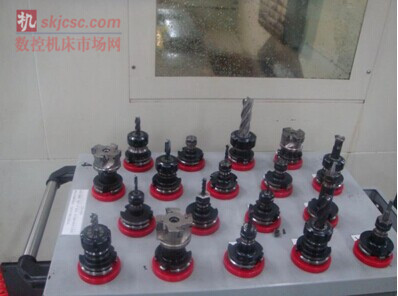 图3.瓦尔特刀具被用于厦门太古不锈钢铣削的粗加工工艺过程中,分别针对直径小于0.75英寸和直径大于0.75英寸的粗加工应用 图3.瓦尔特刀具被用于厦门太古不锈钢铣削的粗加工工艺过程中,分别针对直径小于0.75英寸和直径大于0.75英寸的粗加工应用