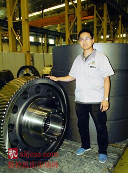 图1.太原重工股份有限公司齿轮传动分公司技术科副科长柴希先生。 图1.太原重工股份有限公司齿轮传动分公司技术科副科长柴希先生。