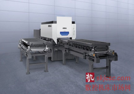 高性能矫平机 HiCap® 70 Plus，带有两个适用矫平不同材料、高强度和高厚度卷材的辊盒更换装置 