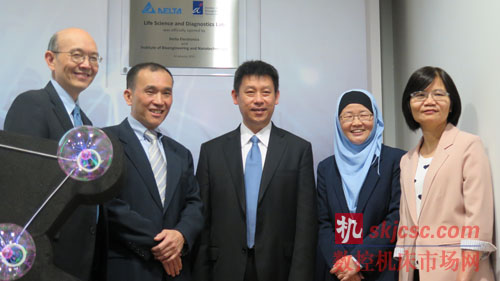 (左起)台达电子技术长李实恭博士、新加坡科技研究局(ASTAR)主席林泉宝先生、台达执行长郑平先生与、IBN院长应仪如教授、台达总财务长王淑玲女士共同出席了开幕典礼-