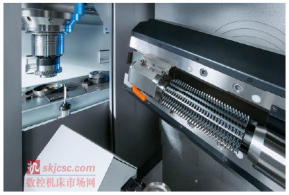 图5:VLC 200 H 型机床通过工作主轴抓取工件完成上下料过程。埃马克这一经典的智 图5:VLC 200 H 型机床通过工作主轴抓取工件完成上下料过程。埃马克这一经典的智