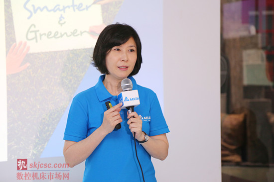 图四 台达品牌长郭珊珊在记者会中介绍台达于2015 Computex的策展理念。 图四 台达品牌长郭珊珊在记者会中介绍台达于2015 Computex的策展理念。