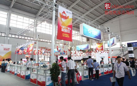 2015年9月1日上午10:00，辽宁省副省长江瑞宣布：第十四届中国制博会暨首届国际机器人展开幕！