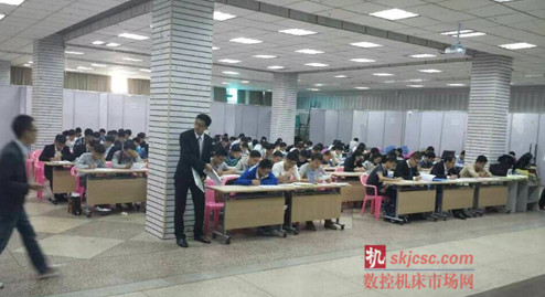 “吉泰科校园行”招聘会现场 “吉泰科校园行”招聘会现场