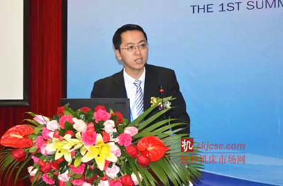 梅青会联合创始人之一杜政志演讲中 梅青会联合创始人之一杜政志演讲中