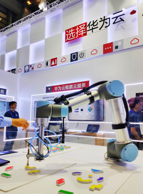 高交会现场,华为联合大陆智源科技和深圳一清创新科技进行了5g